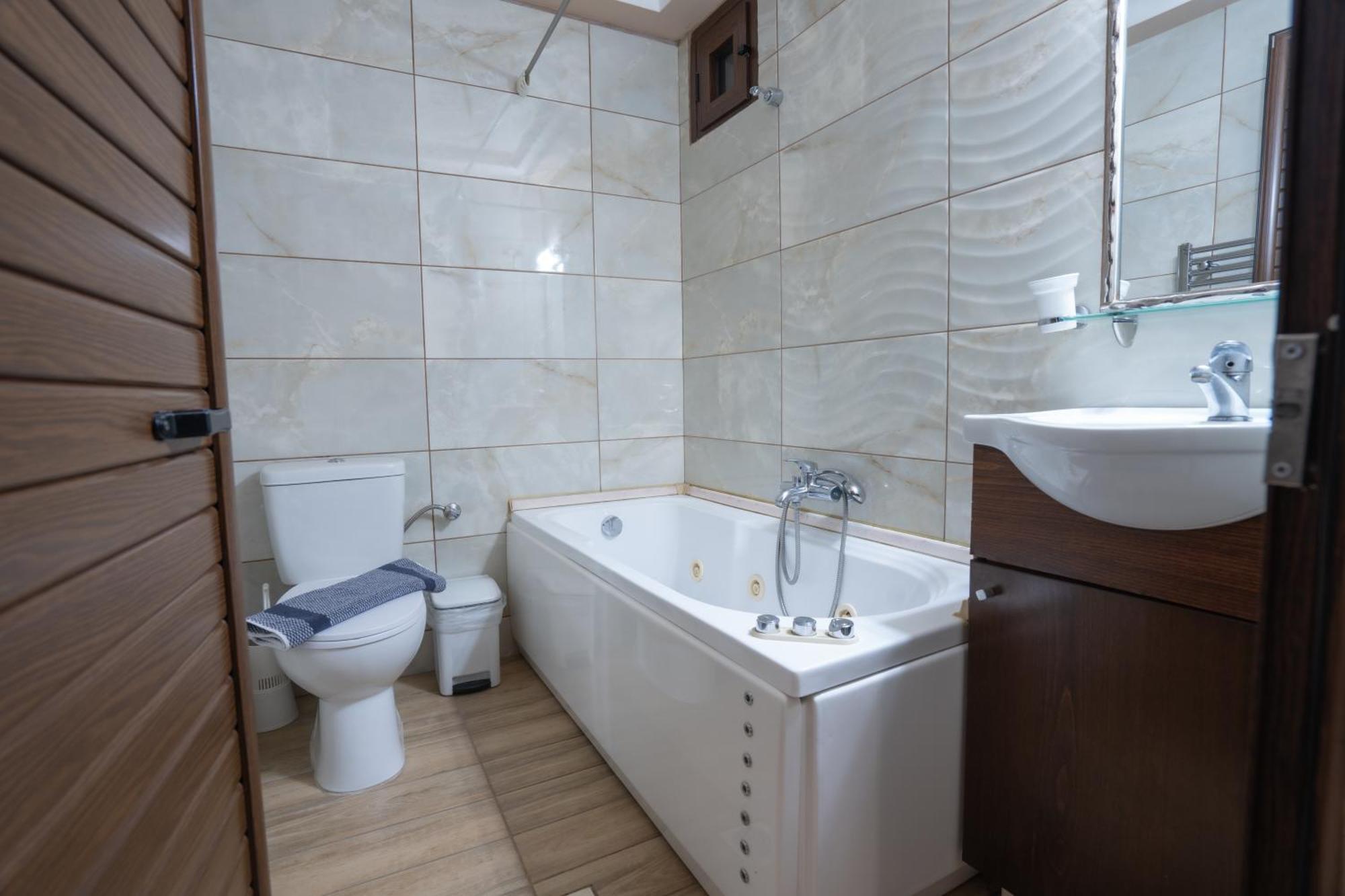 Kallinikos Guesthouse Като-Лутракі Екстер'єр фото