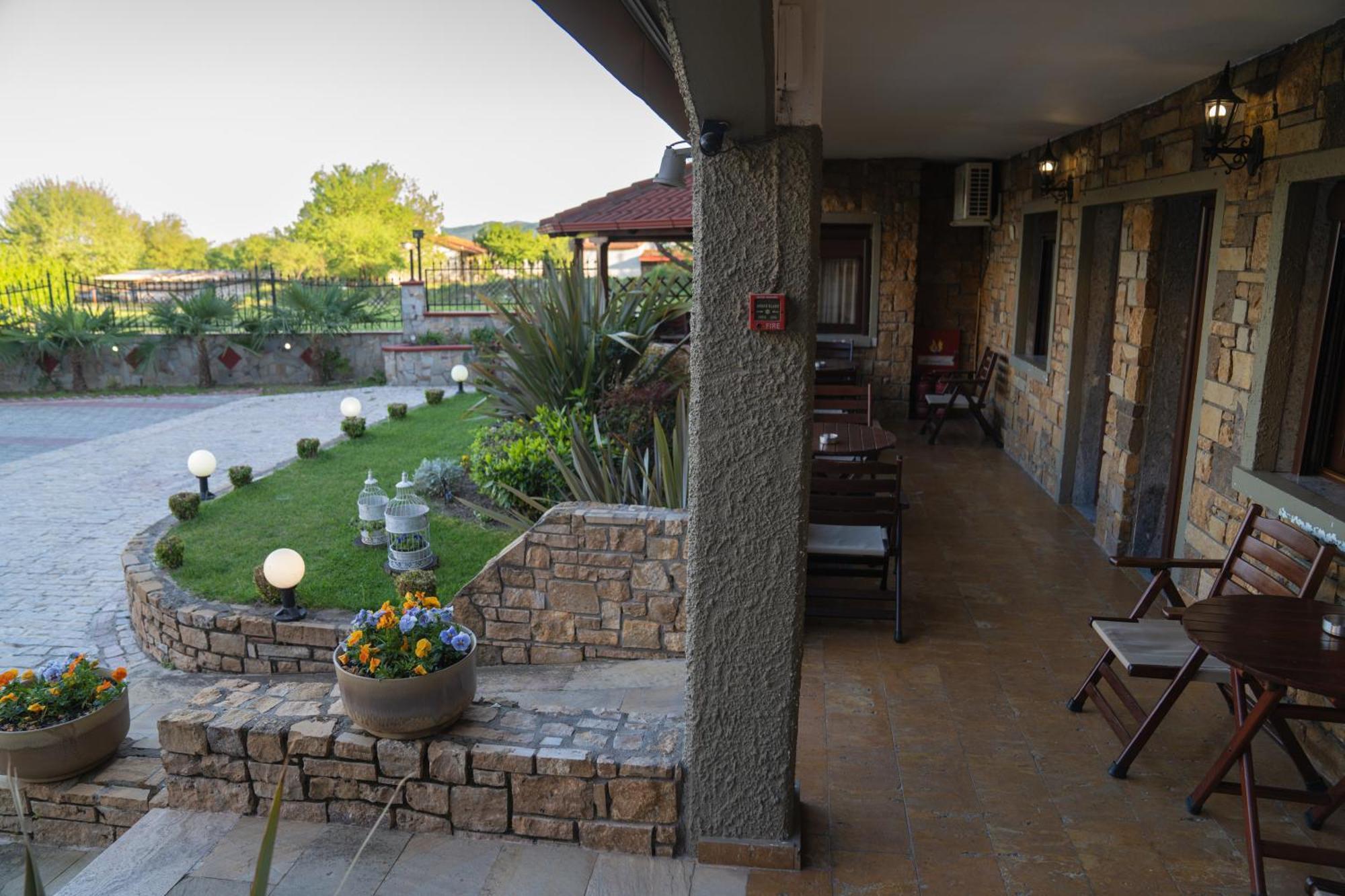 Kallinikos Guesthouse Като-Лутракі Екстер'єр фото
